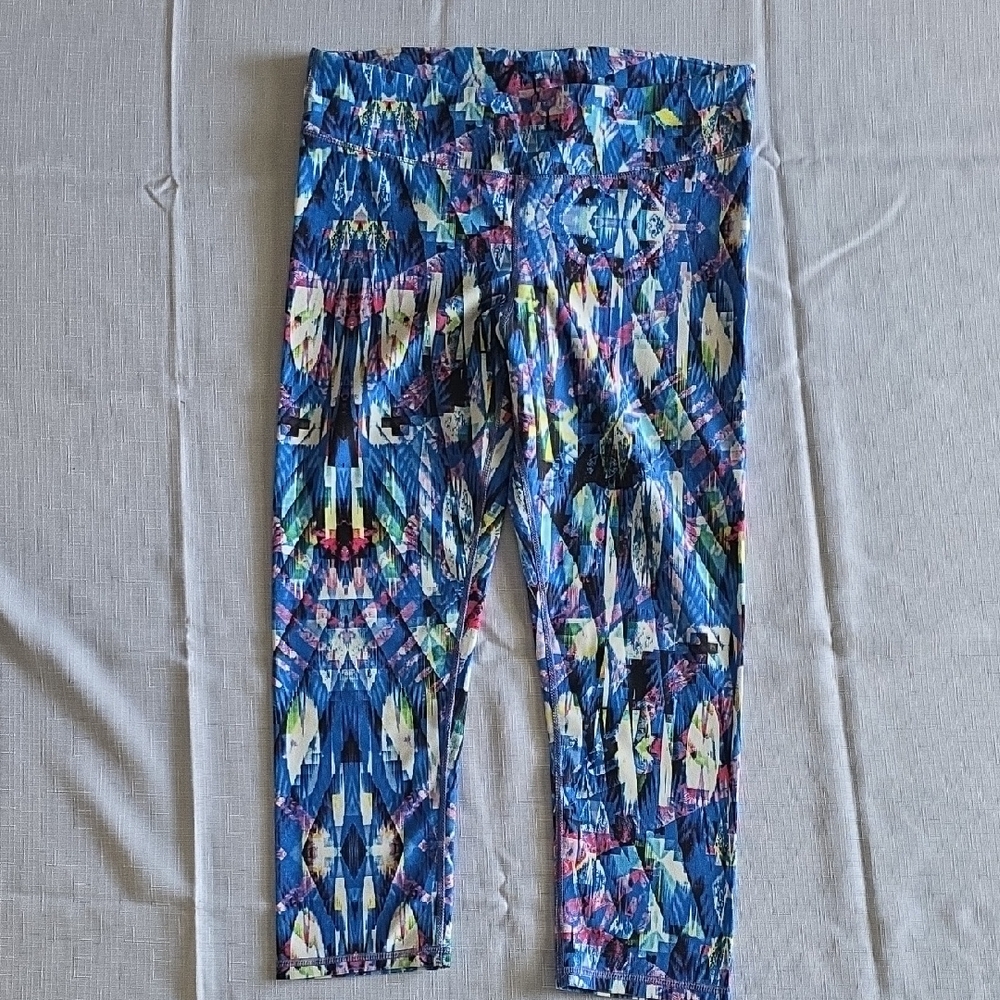 Fabletics Define Power-Hold Mid Rise Capri Legging